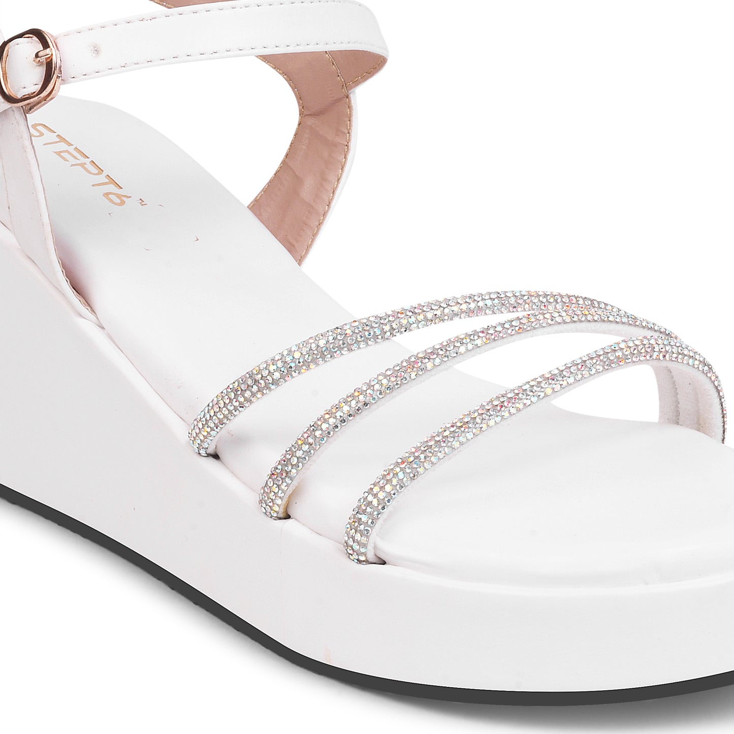 WHITE WEDGES IN DIAMOND CHAIN