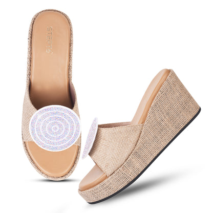 BEIGE JUTE WEDGE WITH STUDDED PATCH