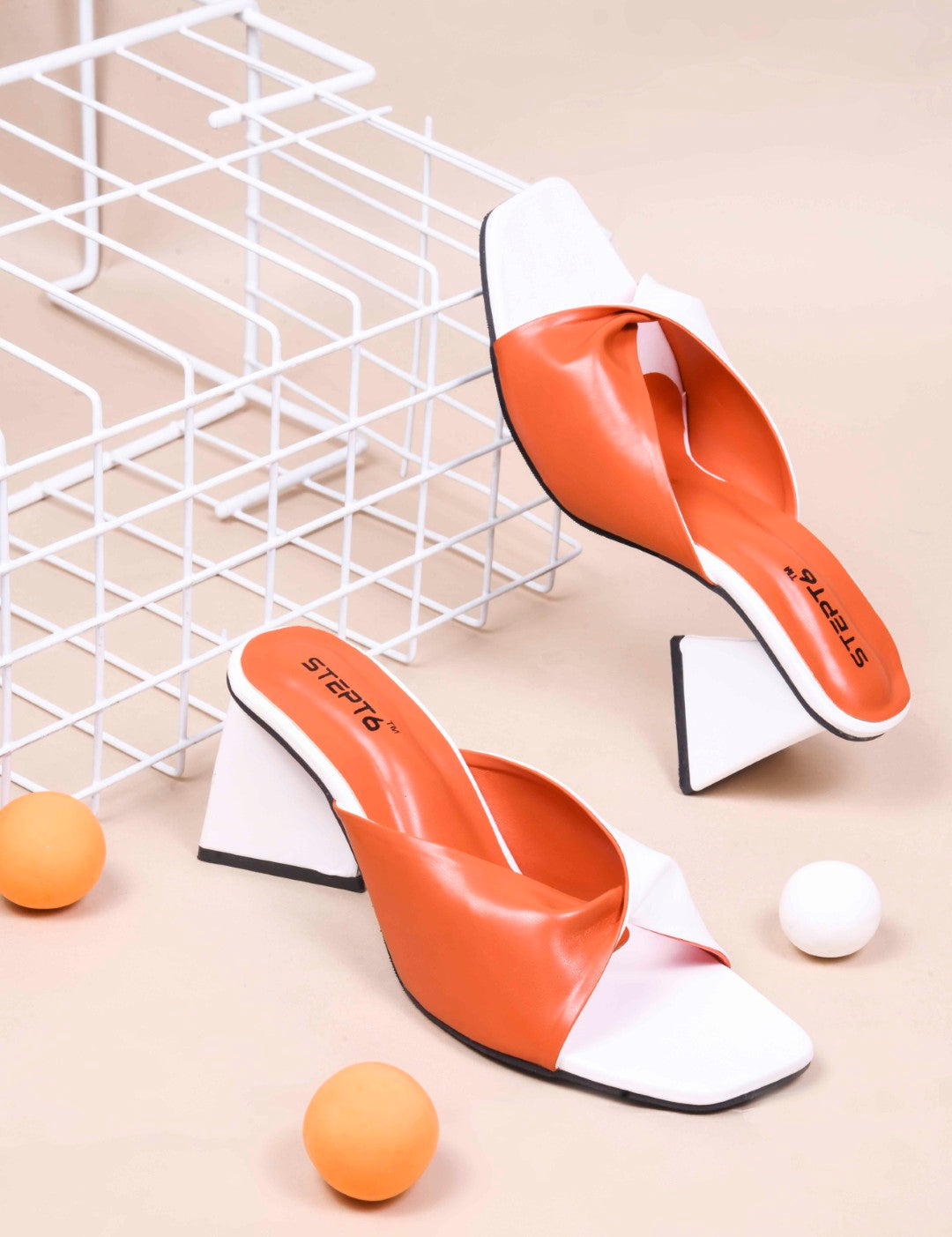 WHITE ORANGE TWISTED PATTERN TRIANGLE HEEL