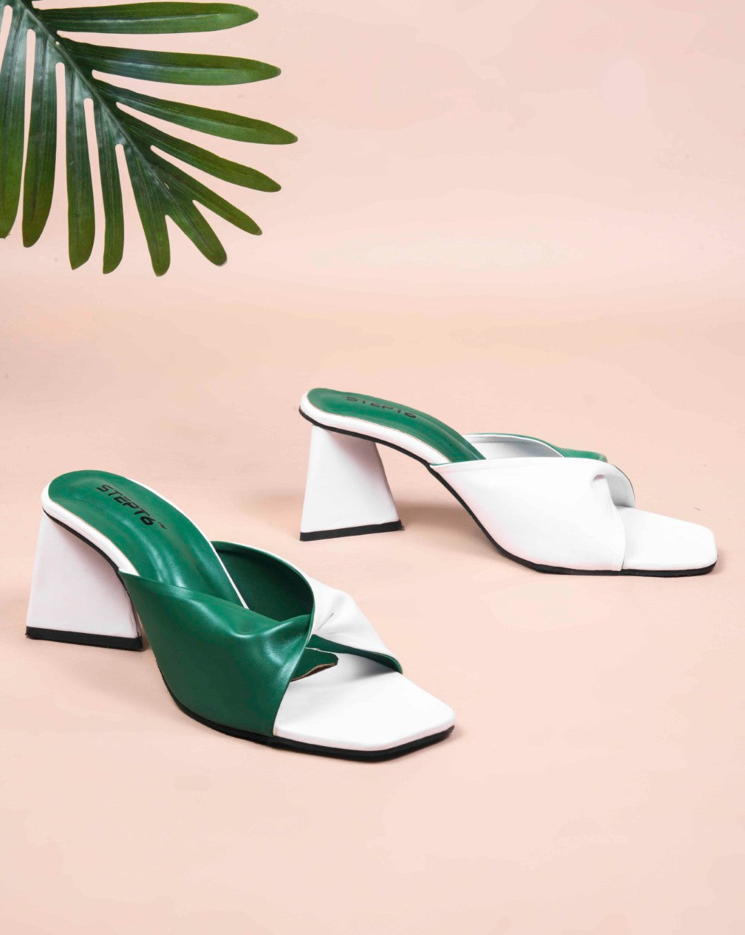 GREEN WHITE TWISTED PATTERN TRIANLGE HEEL