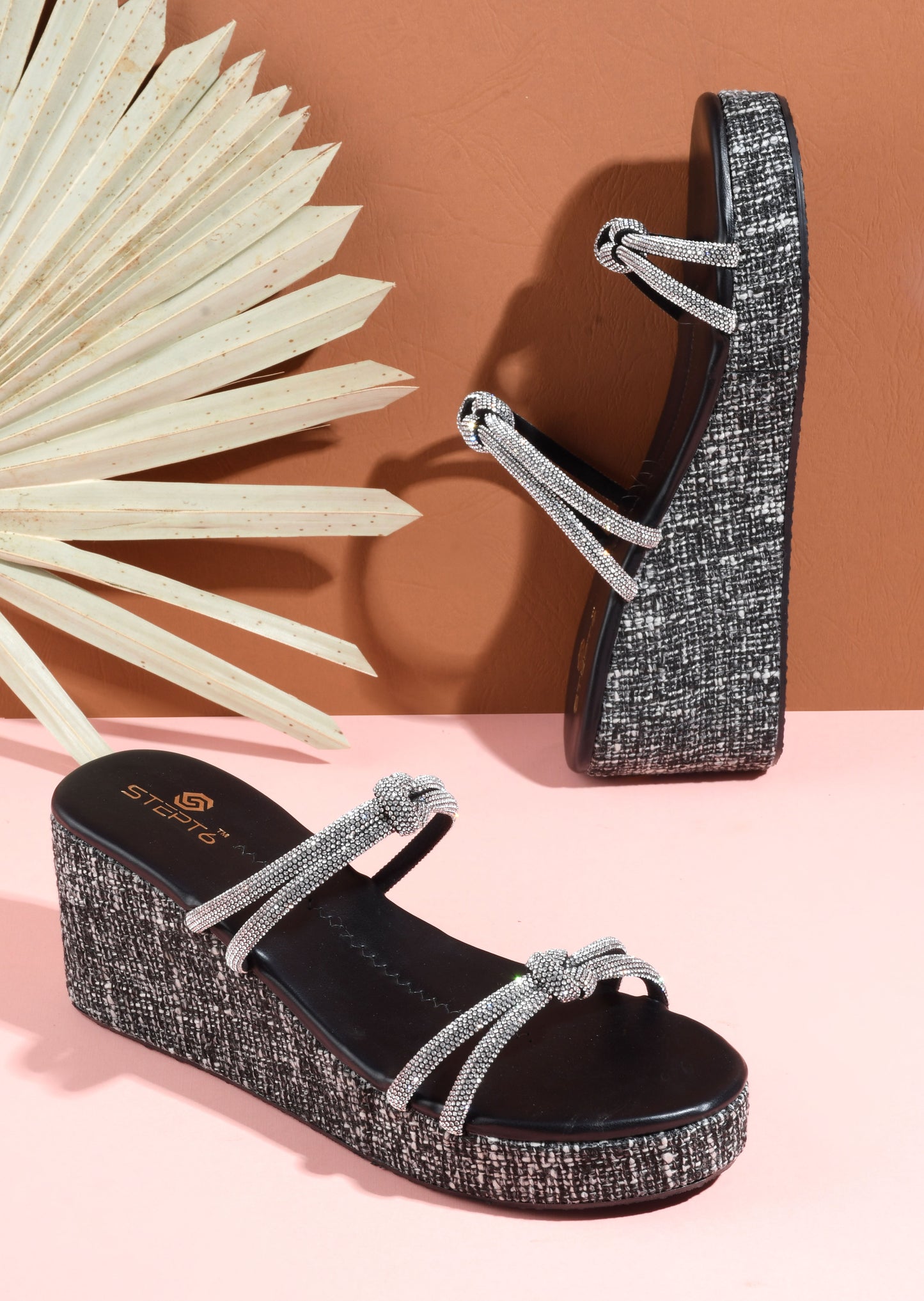 Black Jute diamond Chain wedge