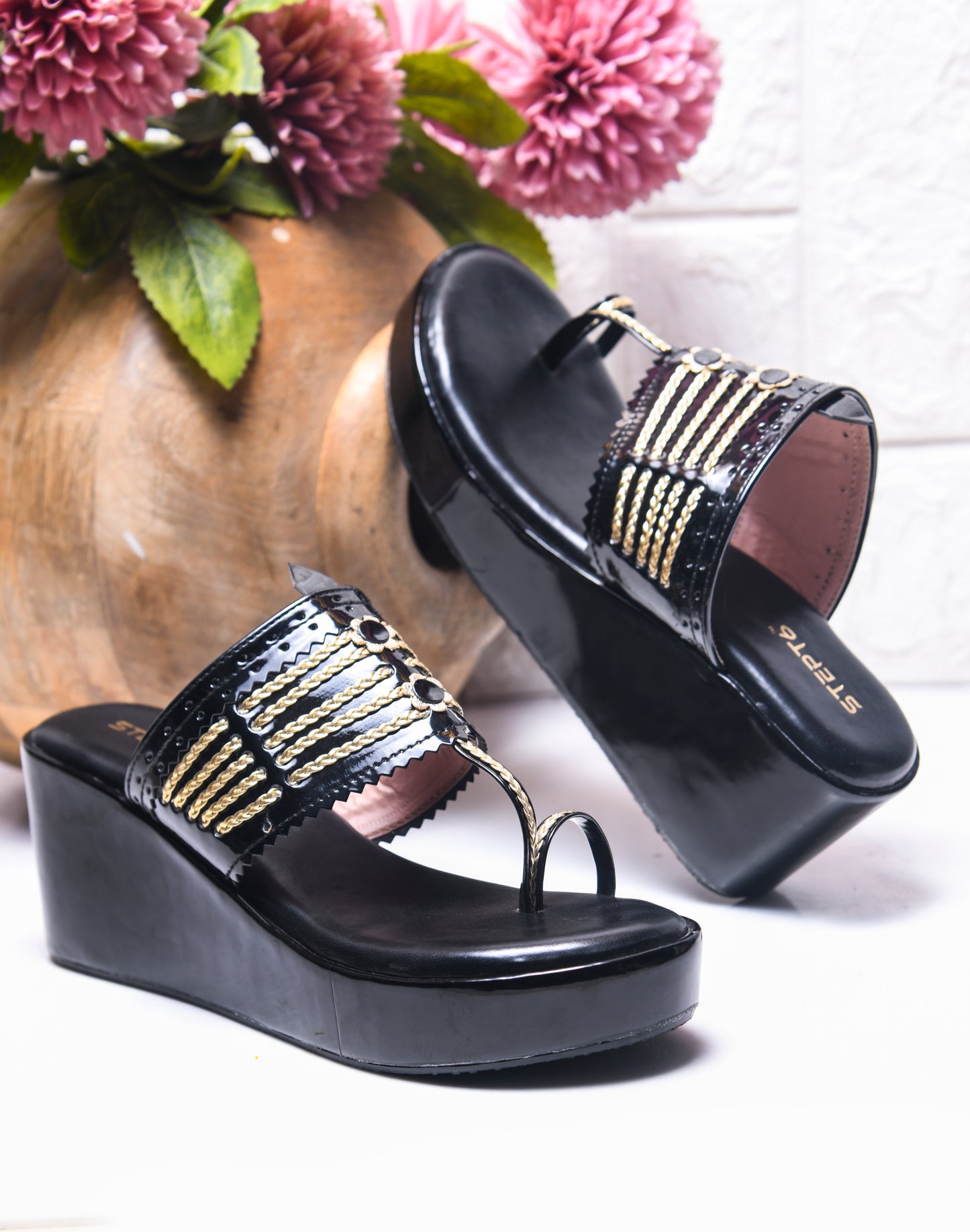 BLACK WOVEN GOLDE STRINGS KOHLAPURI WEDGES