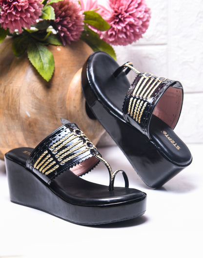 BLACK WOVEN GOLDE STRINGS KOHLAPURI WEDGES