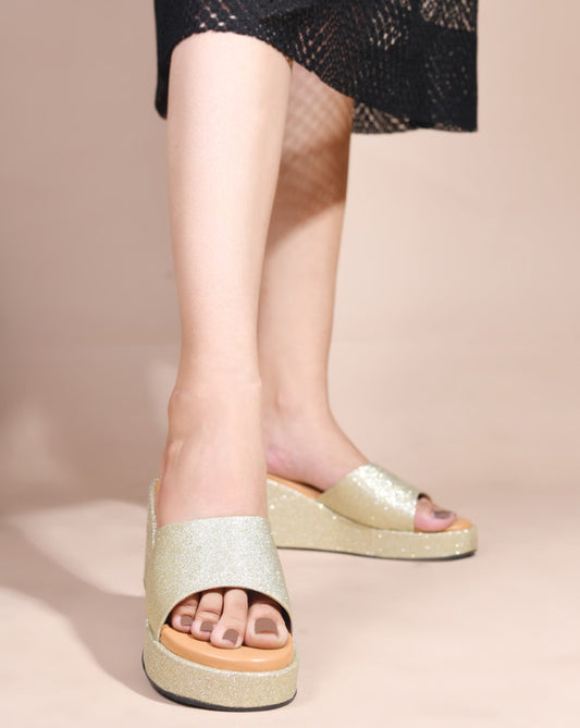 GLITTERY GOLDEN WEDGES