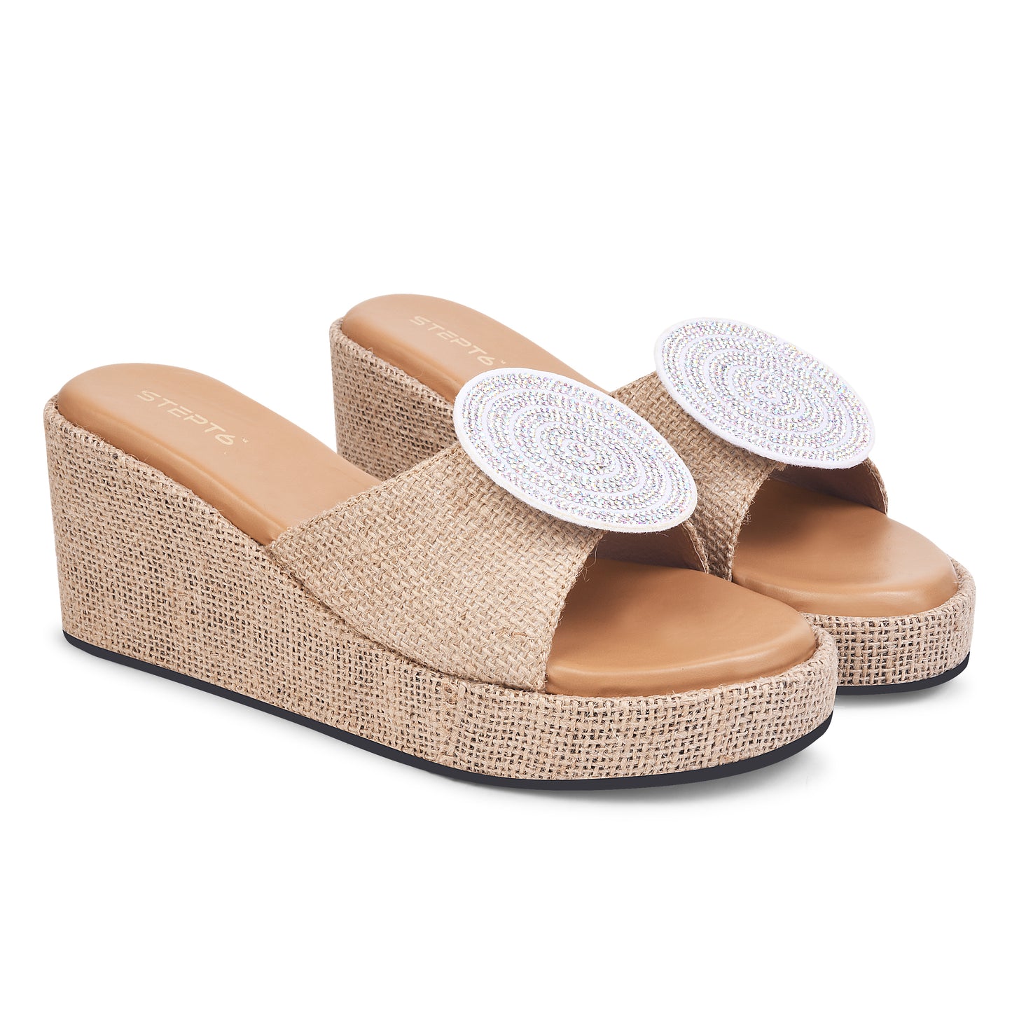 BEIGE JUTE WEDGE WITH STUDDED PATCH