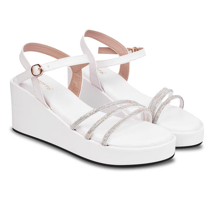 WHITE WEDGES IN DIAMOND CHAIN